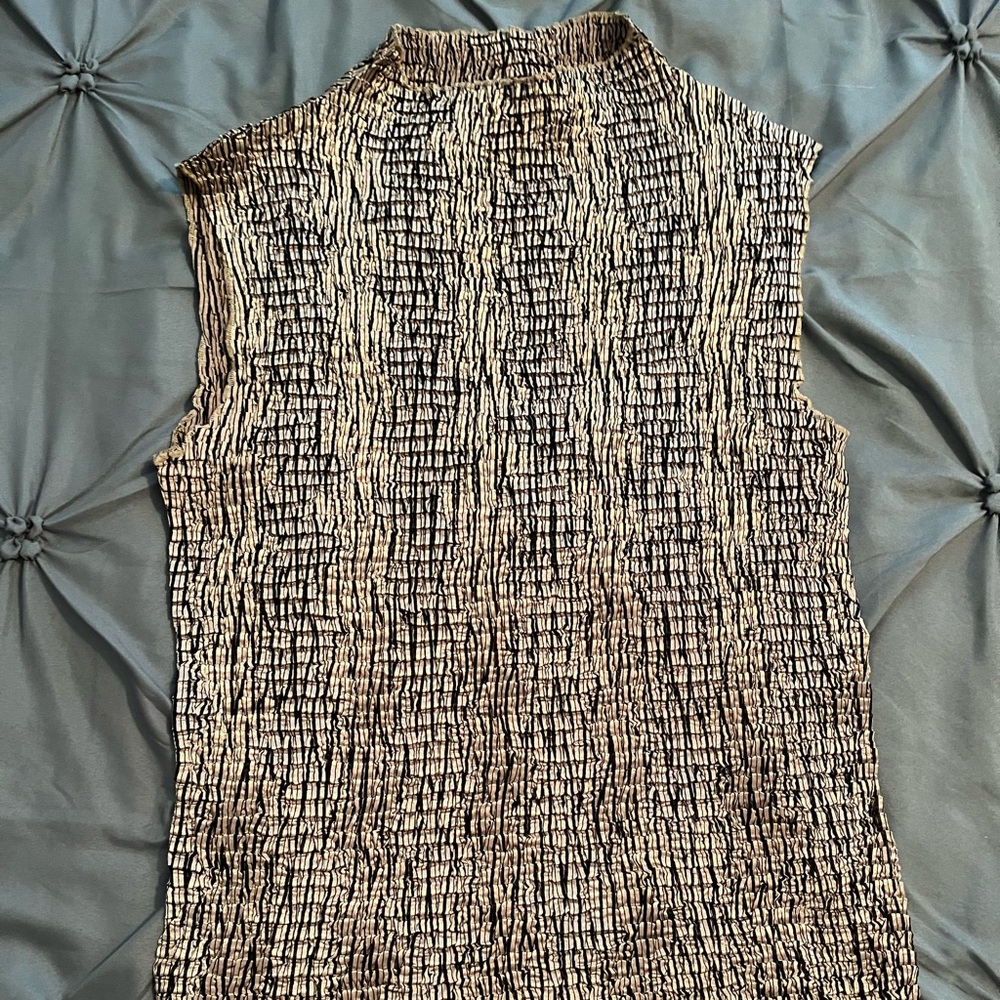 Plisse stretchy mock turtleneck sleeveless top - Picture 1 of 6